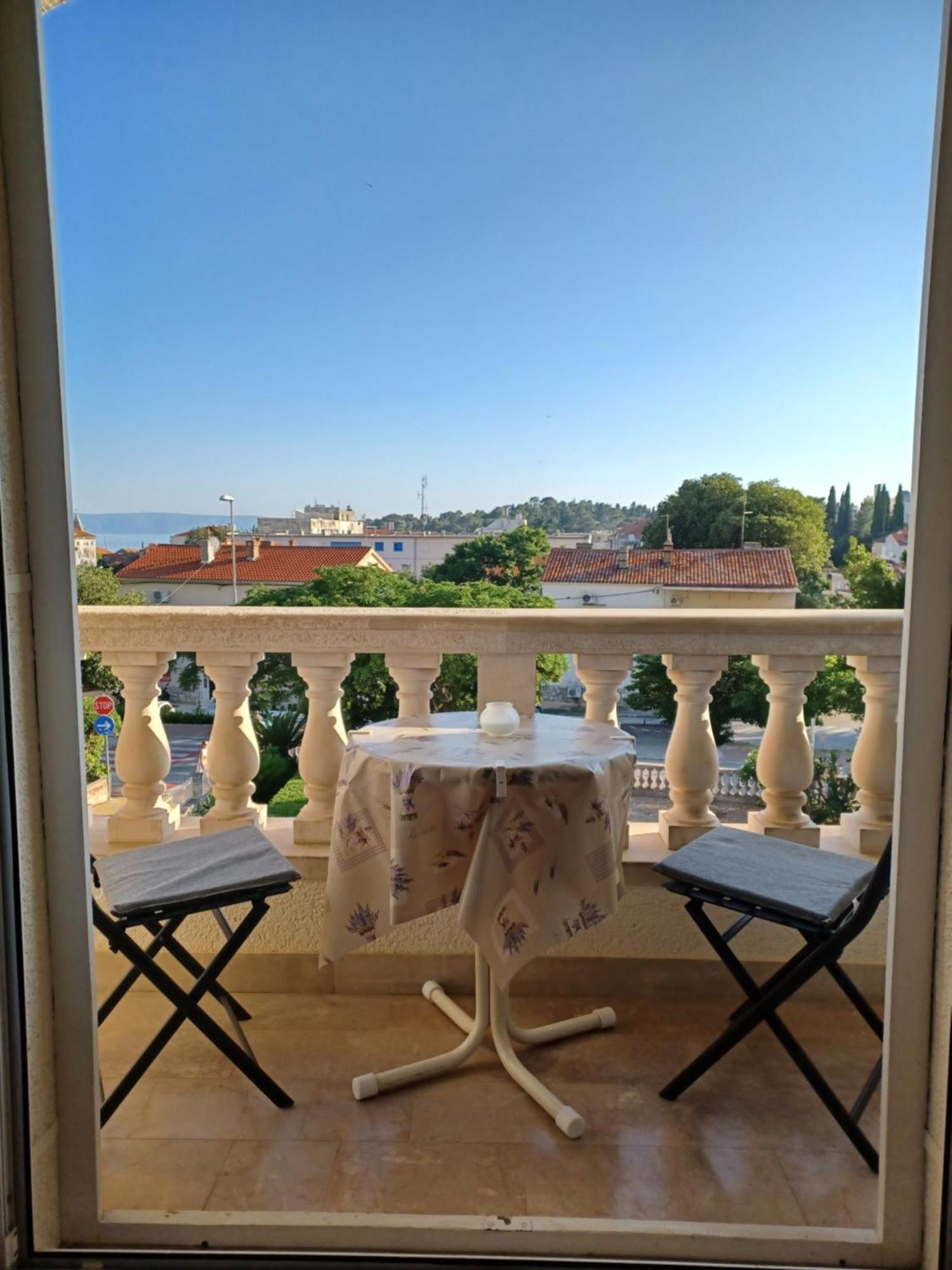 Apartments Emilija Makarska Room photo